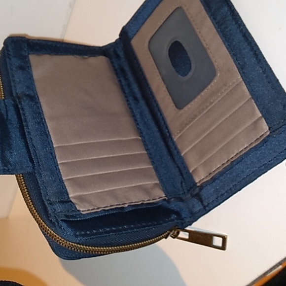 Travelon Blue Quilted Wallet Navy Blue Zip Arounds & Button - Picture 6 of 7